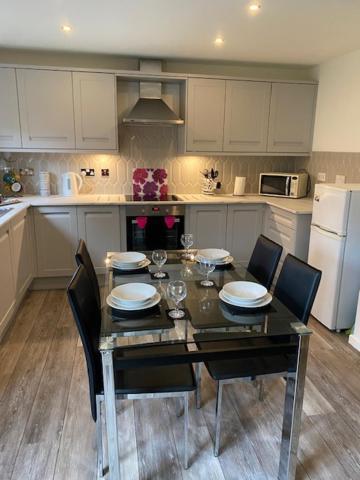 Doc Y Gogledd Apartment Ланели Екстериор снимка