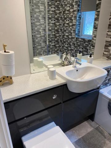 Doc Y Gogledd Apartment Ланели Екстериор снимка